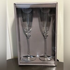 Mr. & Mrs. Wedding/Engagement Toasting Glasses Set